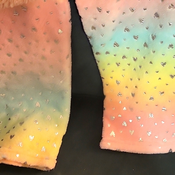 Darling fluffy cozy set for day or night! Warm & soft.  Size 6 - Picture 3 of 4